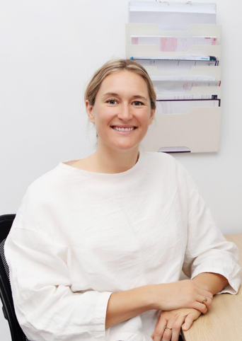 Dr Madelyn Van Der Leeden